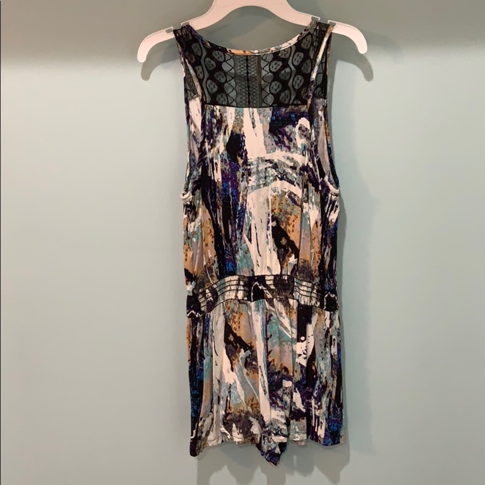 Shorts romper - Picture 3 of 3